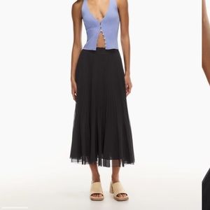 Aritzia Twirl midi skirt EUC